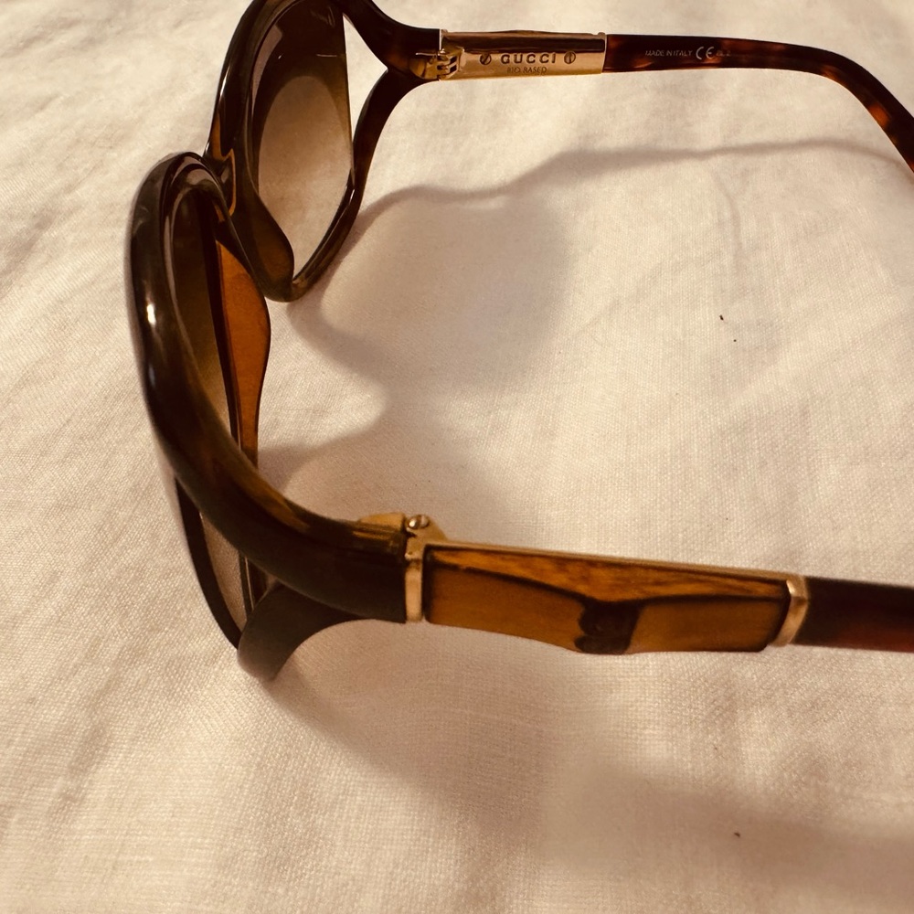 Gucci Brown Oversized Sunglasses with Bamboo Accents - Picture 2 of 3